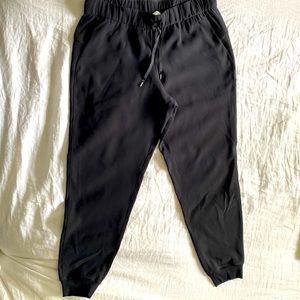Lululemon On the Fly Jogger Pant Black Woven Sz 10